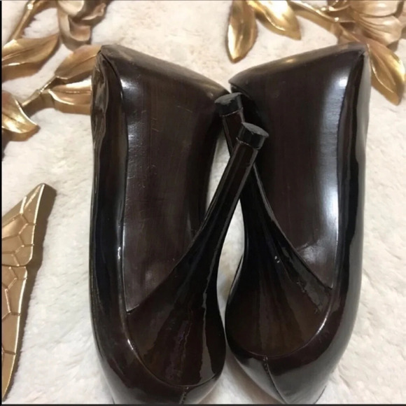 Stuart Weitzman Brown Patent Peep Toe 4” Heels 7 - Picture 4 of 8